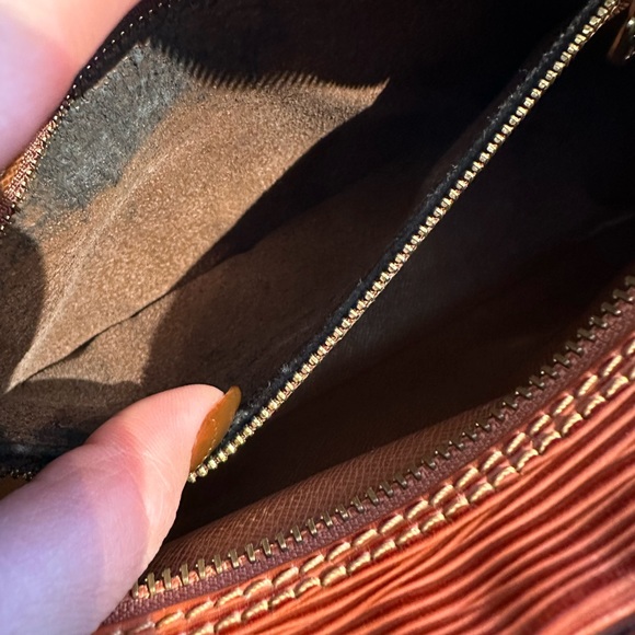 Louis Vuitton Trocadero 24 - Cognac Epi Leather - Picture 9 of 11